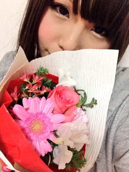 めっちゃキレイなお花いただきました(ノｗ`*)嬉しいーっ！ http://t.co/pKR0IlZfxC