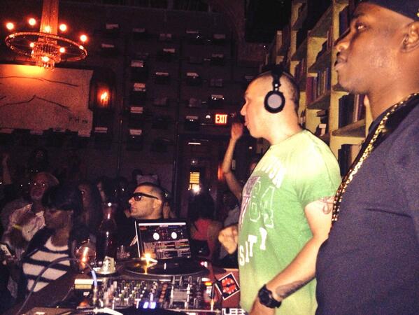 djtomekk's tweet photo. on the wheels Tonight performing #rooftop #Hollywood #AMAsweekend #americanMusicAard http://t.co/unIR8WBX7r