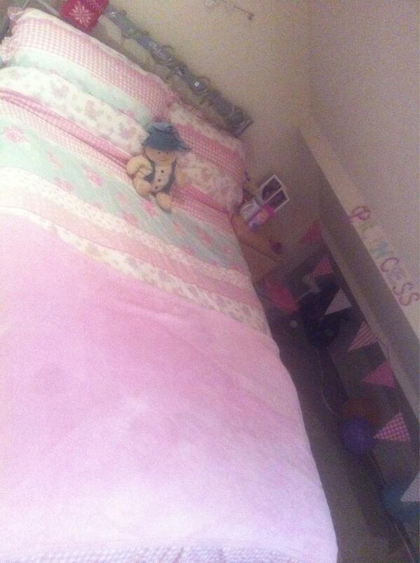 lilyfoggan's tweet image. The littlest things :) #cleanbedsheets #saturdaynightchills