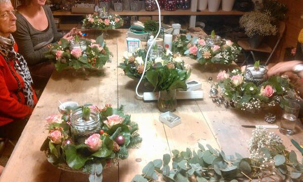 Eerste kerstworkshop van dit jaar is een feit Gezellig stel dames