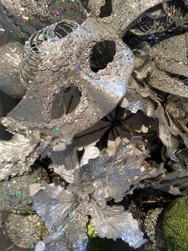 DesignedInt's tweet image. Silver w/ hits of lime green #interiordesignchat #interiordesign #homedecor