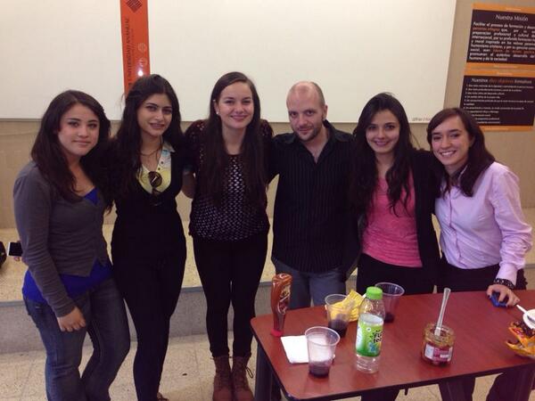 Ultima clase de frances!! Los voy a xtrañarrr <a href="/evapercal/">Eva PerCal</a> <a href="/LucinaSerna/">Lucina Serna</a> <a href="/garz_diaz/">Marifer adg.</a>