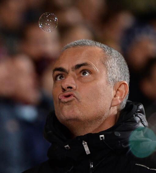 BZxokcpCAAAluz0 Pictures of Chelsea manager Jose Mourinho blowing bubbles at West Ham are epic