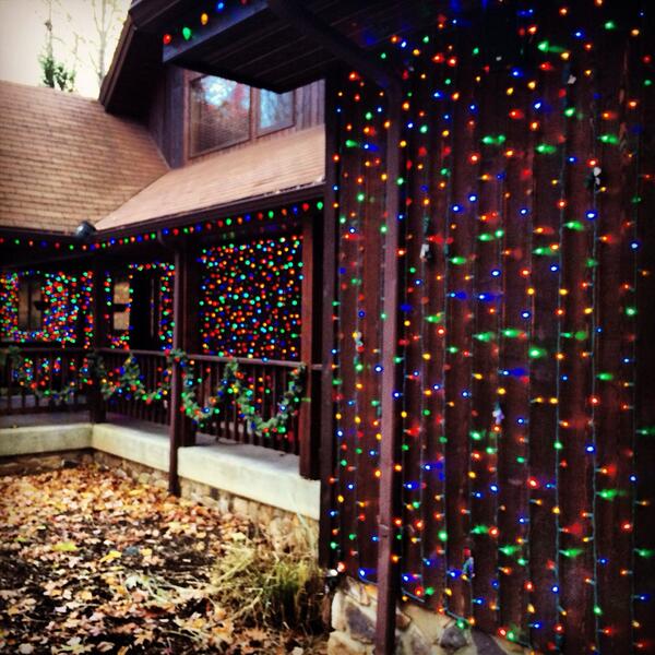 CmasForestVA's tweet photo. In less than a week, glisten in the glow of over one million lights! Start a new holiday tradition Friday, Nov. 29. http://t.co/g20oZMwfnG