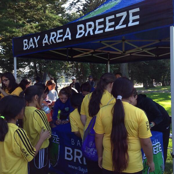 BayArea_Breeze's tweet photo. Great day with @AmericaSCORESBA! Our Breezies had a great time hanging with these student athletes! http://t.co/OYyCdTE7kg