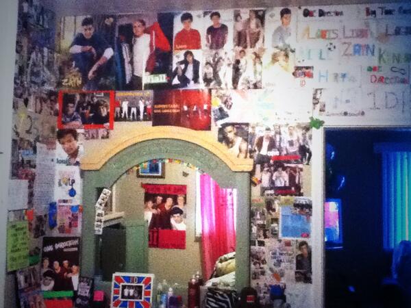 obeyminnie5's tweet image. My Wall Its Amazing Huh Guys ?^~^&amp;lt;3 Slefie c: #1DDay #OneDirectionLive #1DDayLive