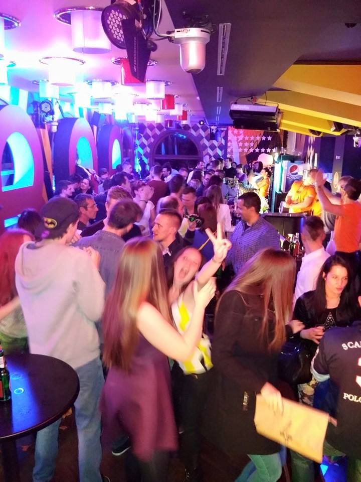 BarPlanetRENE's tweet photo. Včerajšnji študentski žur! ;D Norišnicaa :)) #BarPlanet http://t.co/x3GRp8cpqA