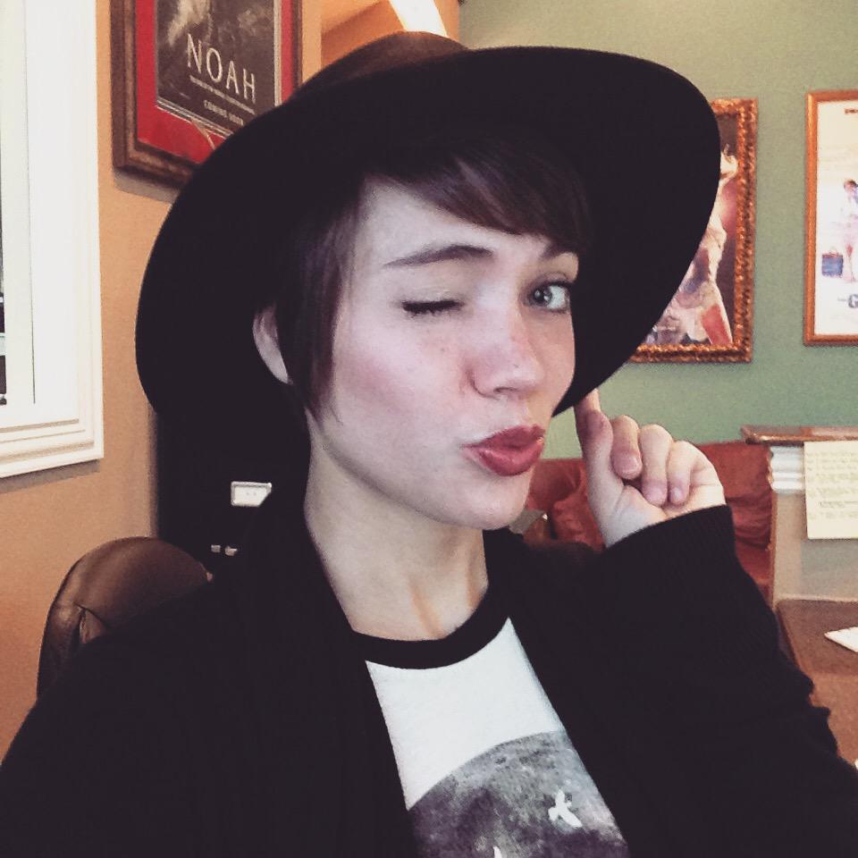 TayTippinsxoxo's tweet photo. Yall.. My wink game needs some work.. BUT my hat game is ON POINT today!!๐ #winkfail #hat #great #redlips #werk http://t.co/VHPaOqramW