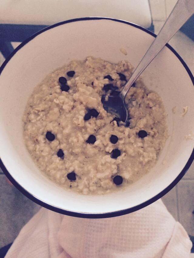 Jennifer_obj's tweet image. Love sweets, but don't want to have a doughnut..try putting a few mini chocolate chips in your oatmeal! It's #DELISH