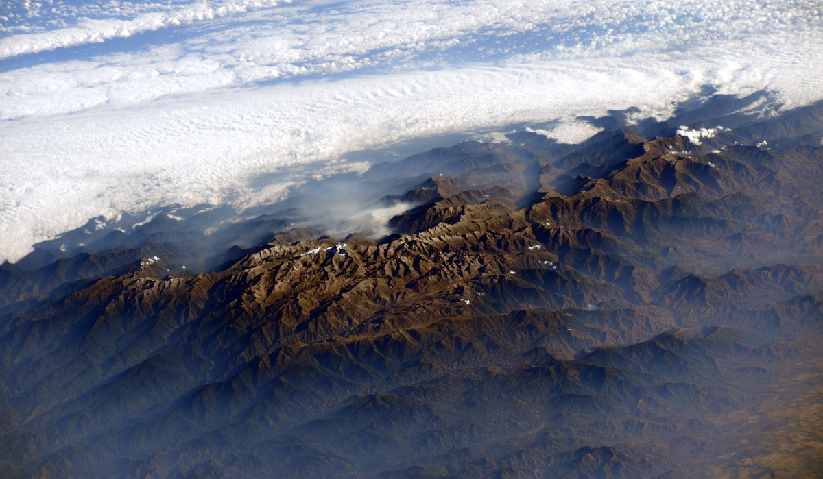 AstroSamantha's tweet image. Hey, anybody recognize these beautiful mountains? I think it was in #Venezuela, am I right? #HelpRequired