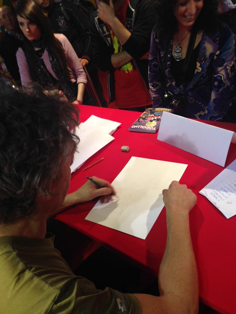 titofaraci's tweet photo. A @Cartoomics, Mottura al lavoro (e io poltrisco) #DylanTop http://t.co/UWshddoDFb