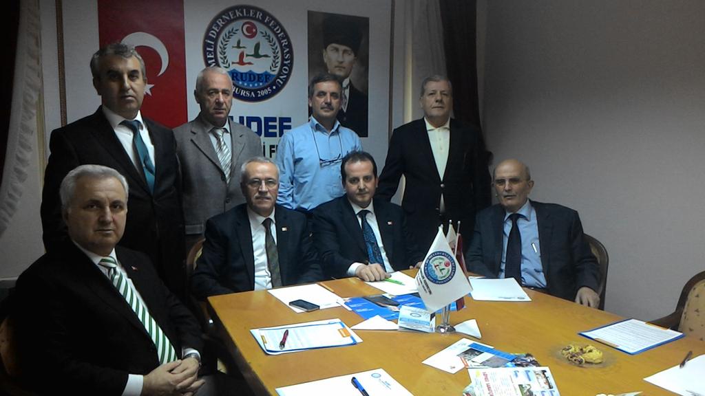 RefikOzen's tweet photo. RUDEF ziyaretinde Başkan Sayın  Şuayip Toprak ve yönetim kurulu üyeleriyle Bursa'daki göçmenlerin  nabzını tuttuk. http://t.co/8VHkhsiOoY