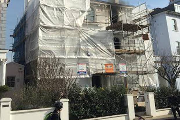 standardnews's tweet image. Fire at £13.5m mansion owned by fashion supremo Stefano Gabbana bit.ly/1x0PkFp