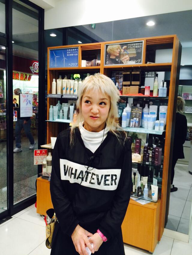 ケンジグループ リクルート サロン実習 Kenje横須賀中央で 松山さんが実習 ポテンシャル高く 熱心で輝いてました ๑ ᄇ ๑ 1年目市川さんと私は松山さんと同じ横浜ビューティーアート卒業 3人で変顔写真 が 市川さんが普通だったので単独写真ww