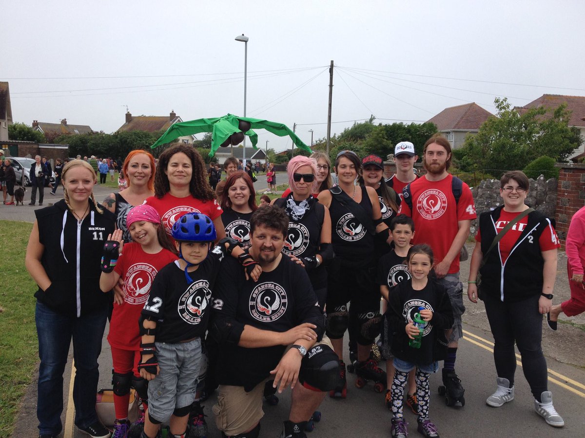 Duggie142's tweet photo. @RollerDerbyCity Our new @SwanRollerDerby T-shirts went down very well @PennardCarnival last year. #RDCcomp http://t.co/fJRizrn8Zb
