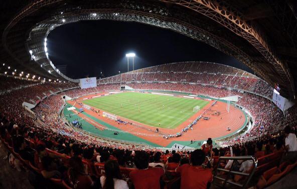 Facts1DSP's tweet photo. El proximo concierto es el dia 14 en el Rajamangala Stadium, con capacidad de 65.000 personas en Bangkok #Facts1DSP http://t.co/UunDOREDpH