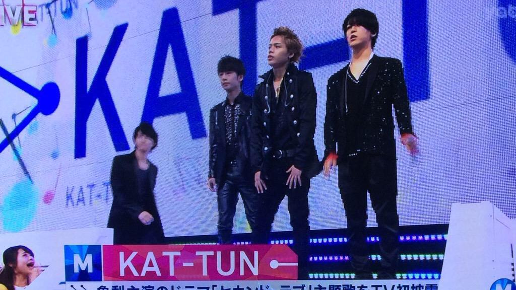 Kattunの金髪でカッコイイ人は上田竜也です