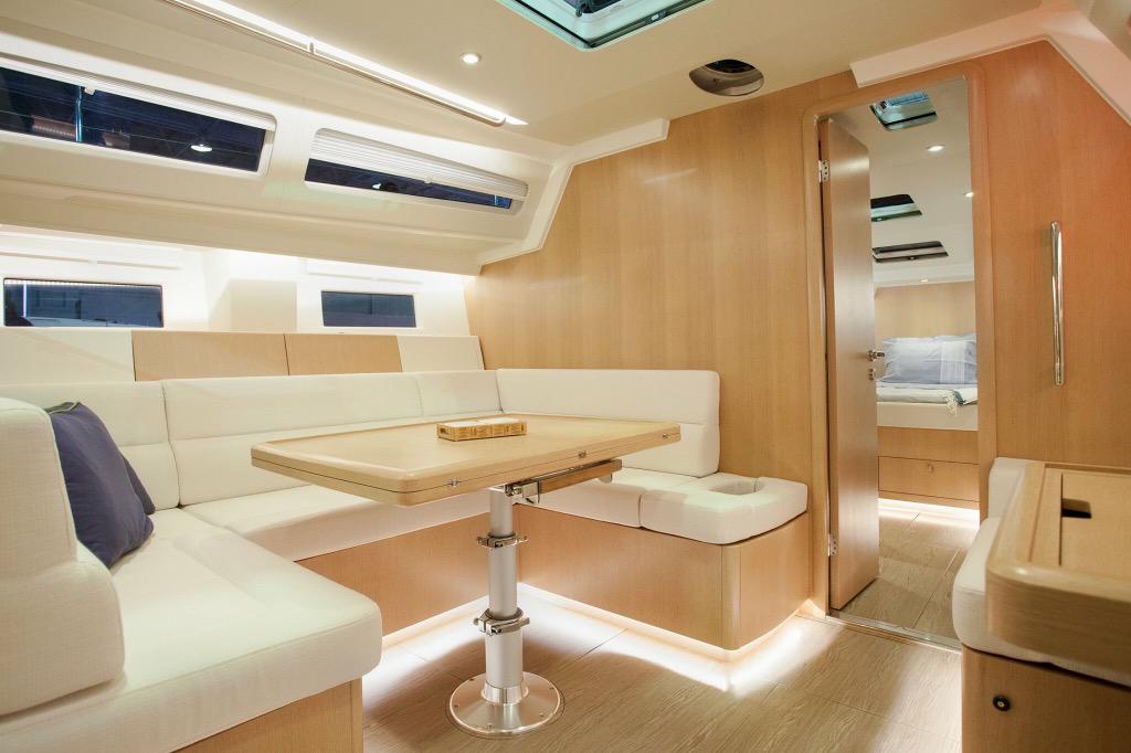 AzureeSailing's tweet photo. Azuree 46'nın iç mekanı hem konforlu hem stil sahibi. The stylish and comfortable interior of Azuree 46. #sailing http://t.co/fKENW0jnkg