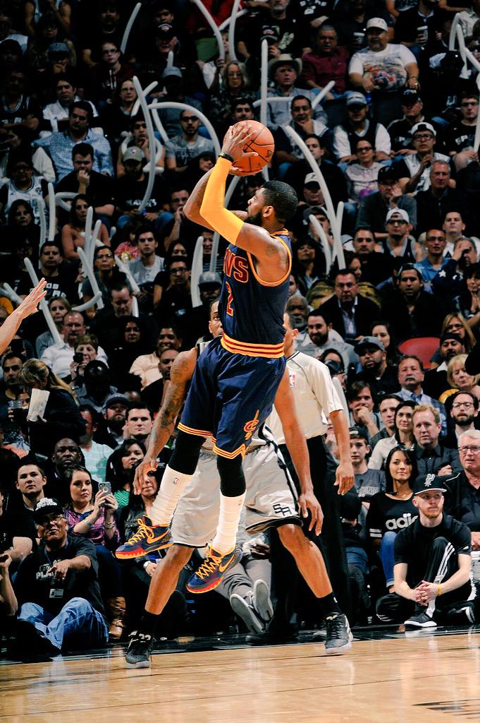 TheOLaticus's tweet image. Uncle drew warned em, &quot;don&apos;t reach youngblood&quot; #57points #nbelievable #ballislyfe