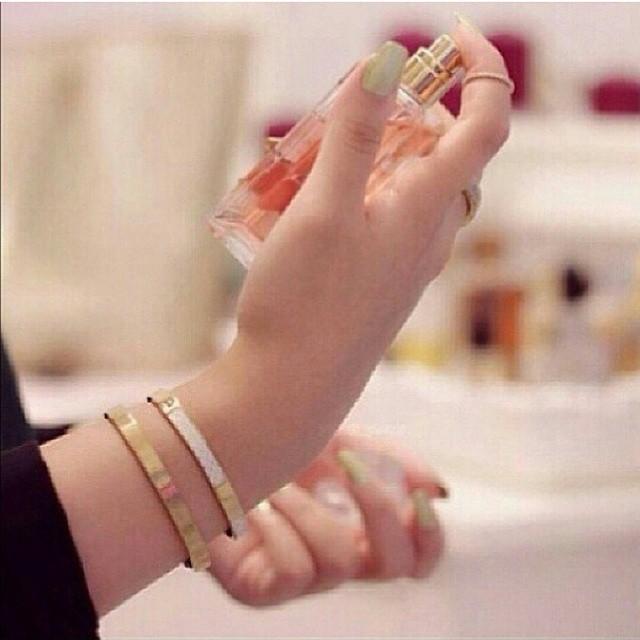 ddff778832's tweet photo. اعطرك من فيض شعري وأغنيك
وأنسى مع شوفتك باقي همومي

وأمد لك فنجال عشقي وأخليك
تصرخ بعالي الصوت ضآعت علومي http://t.co/XRAIPS6Y9z