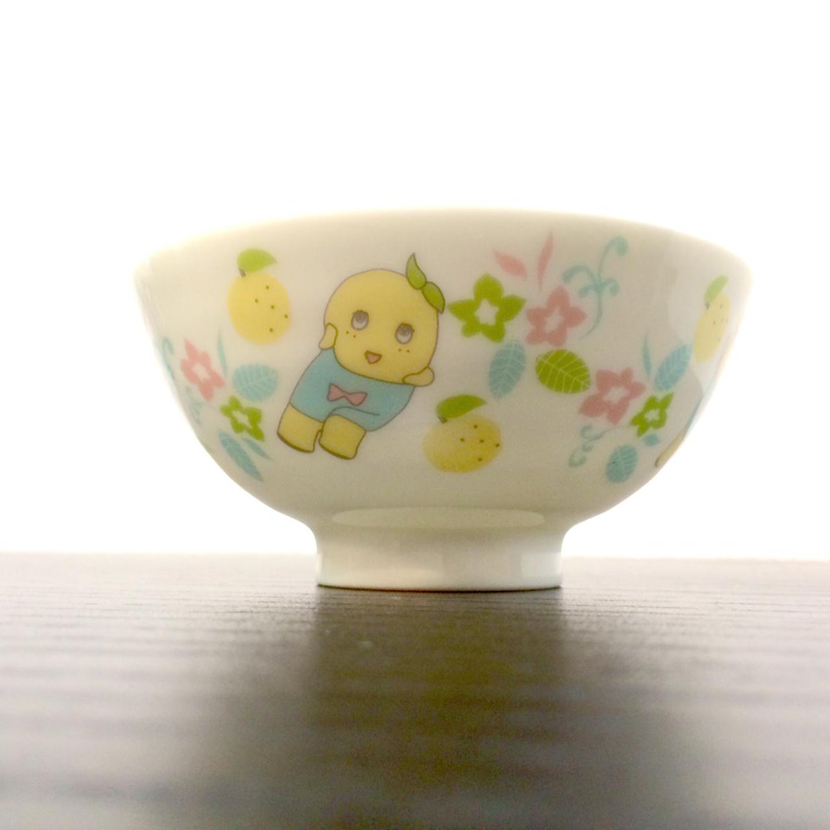 グレイパーカーサービス ふなっしー商品担当 ふなっしーland限定アイテム 食器系アイテムその２ お茶碗とどんぶりです 今までにないほっこりとした可愛いお花柄です どちらも小ぶりでお腹に優しいサイズになってます 価格はお茶碗が９００円