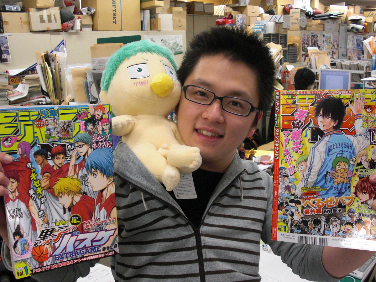 少年ジャンプ編集部 遅ればせながら 本日は ジャンプnext 発売日です 黒子のバスケが表紙 巻頭カラー そして べるぜバブ は堂々の完結 ちょっとジーンと来た私ナカノは初代担当でした 写真は現担当 戸谷とベル坊とちんこ ナカノ