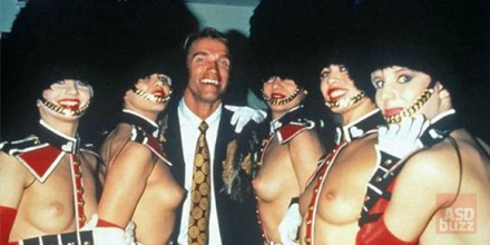 asdbuzz's tweet photo. Hasta las #tetas, baby... #Arnoldschwarzenegger http://t.co/hzVJmMUrh6