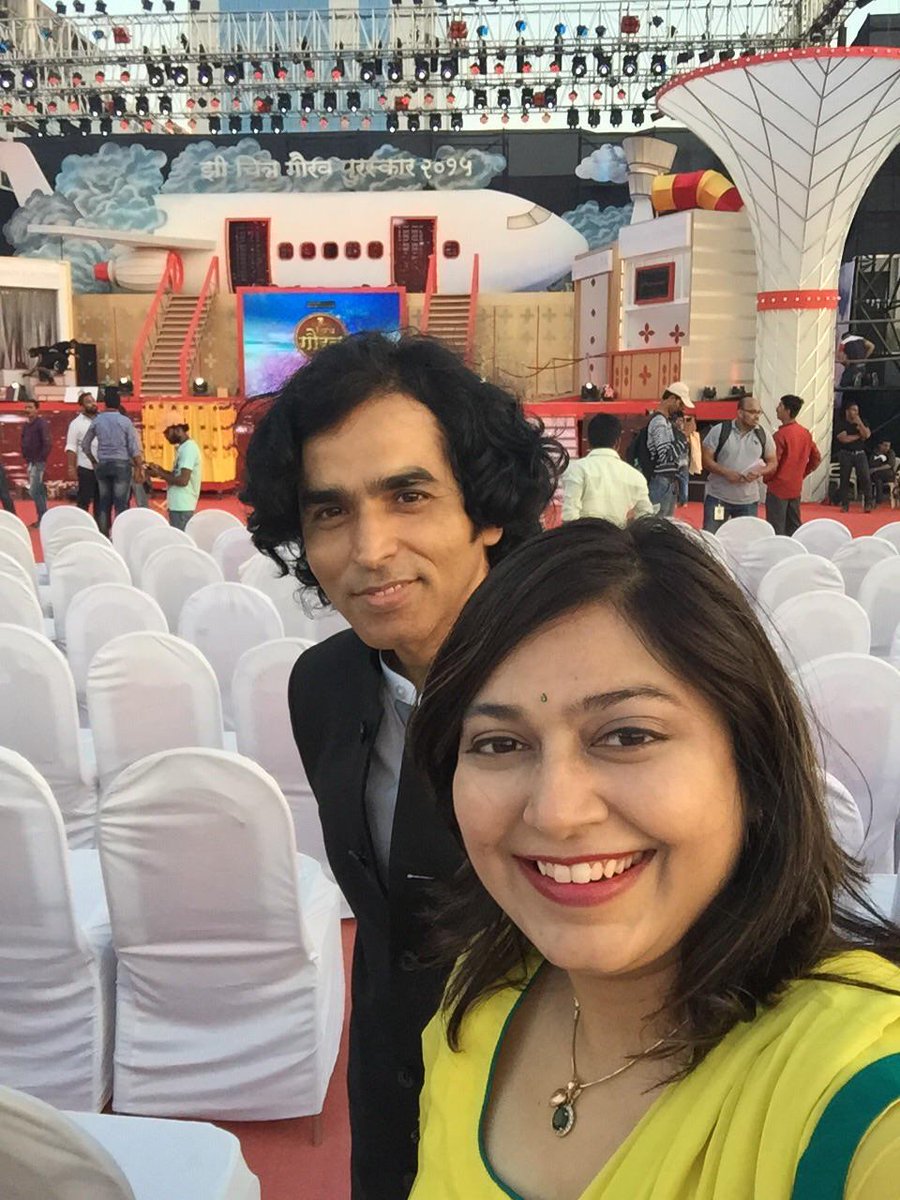 KaakanTheFilm's tweet photo. #Kaakan
#Ajaysingha with #NehaRajpal  @ #ZeeGauravAwards2015.
Wishing them All the very best for Kaakan http://t.co/TI8q0AwMWg