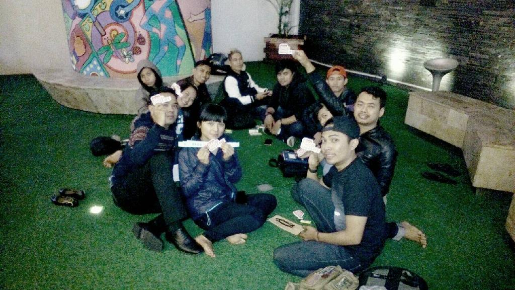 BeFunNColorful's tweet photo. @nounova_irham @tiie_snoah @adi_darkboyz @azka0613_hendi @saori_oril @yusuf_noah @dadandhe @sitikimm #DagoDigilife http://t.co/Wd6SUCrHKF