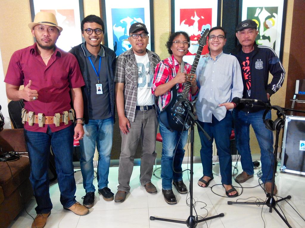 Closing #Bluesnation #1038FM thx Surabaya Blues Community <a href="/surabayablues/">Surabaya Blues Com</a> @firmansyahariff Adhit Blues