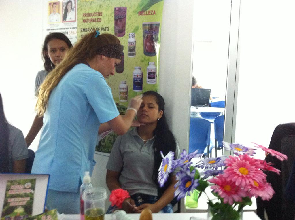 paulapenuela's tweet photo. Feria conócete mujer, celebrando el día de la mujer en el CDTCI @Olquintero @julianespi @Sena_Bienestar http://t.co/CJ5AfKjVyV