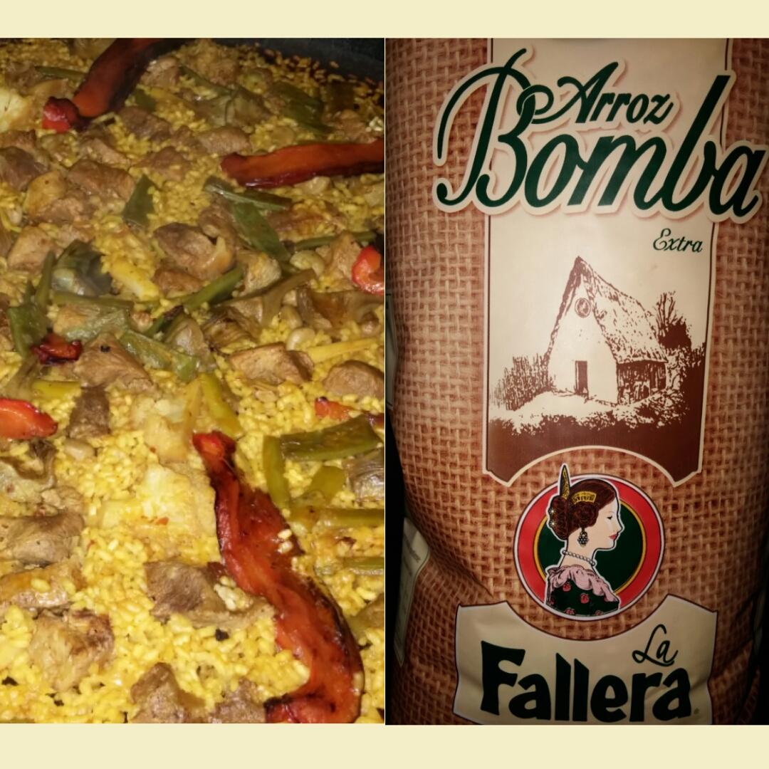 1Marina5's tweet photo. Perquè la paella uneix a tot el món! vages on vages, la paella sempre present! #PaellaEmoji  #paellaEmojiParty 🎉🎊🌍✌😄😄 http://t.co/7xsJaPk1FJ