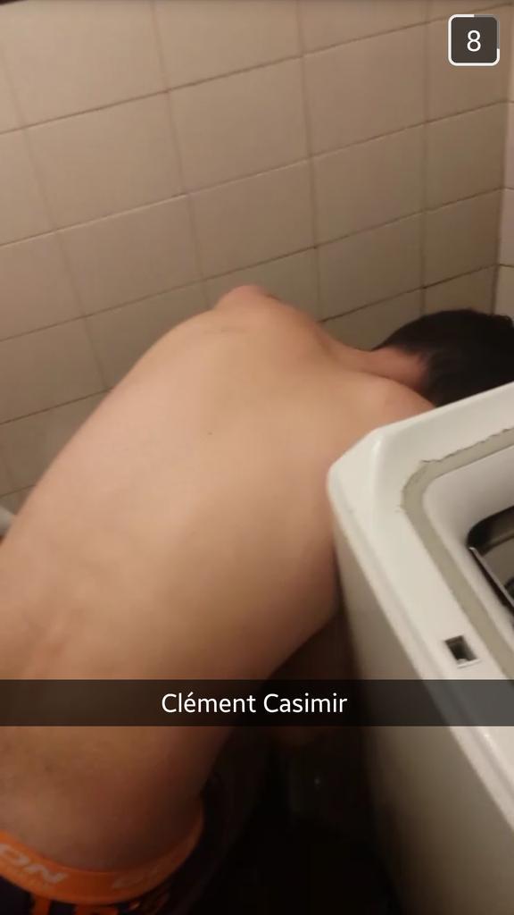 OmarChbrln's tweet photo. Qu'est ce qu'il dit mon caz? #mort #vomito @ClementElGuaje @yanisbensa @LorisCret @AlexFrank38 http://t.co/LEQTy0jYxz