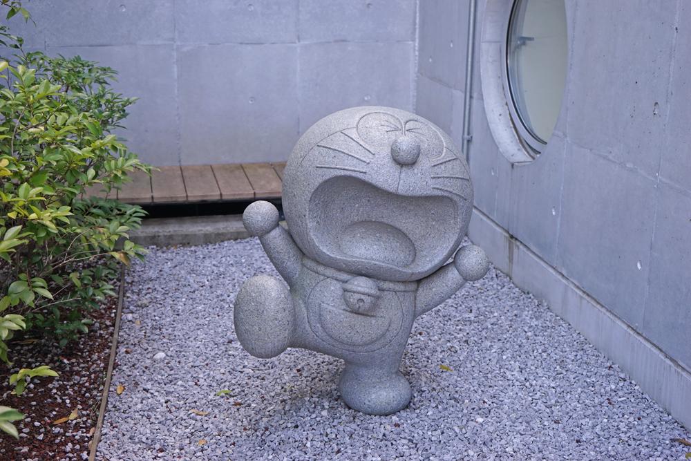川崎市 藤子 F 不二雄ミュージアム 大長編ドラえもん のび太の魔界大冒険 の中で魔法をかけられて 石になってしまった ドラえもん ミュージアムのある場所にいるんですよ 見つけられるな Http T Co Jg4af5imdv Fujikomuseum Http T Co