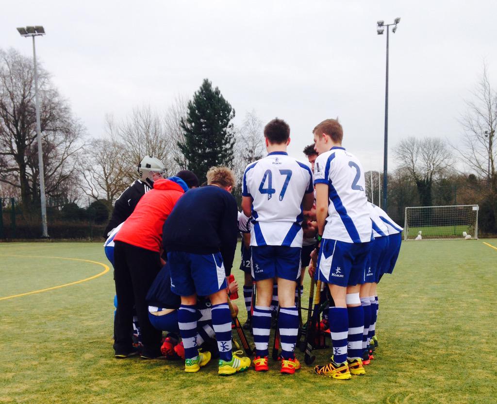 UWMHCMagmen's tweet image. The boys are getting a pregame talk from the coach himself Kali #promotiongame #BUCSwednesday #magmen
