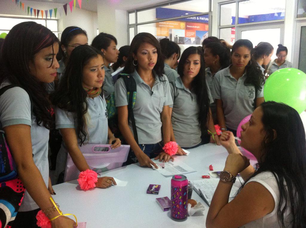 paulapenuela's tweet photo. Vitalnet brindando asesoría en planificación familiar @Olquintero @julianespi @Sena_Bienestar http://t.co/FIqPo9URqX