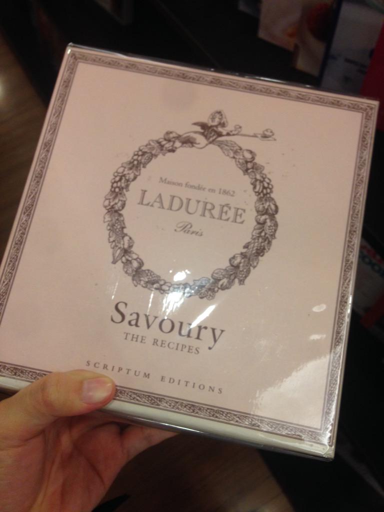 abisalazarlim's tweet image. Guide to sweetness and perfection 😋 #laduree #bakingguide #cute