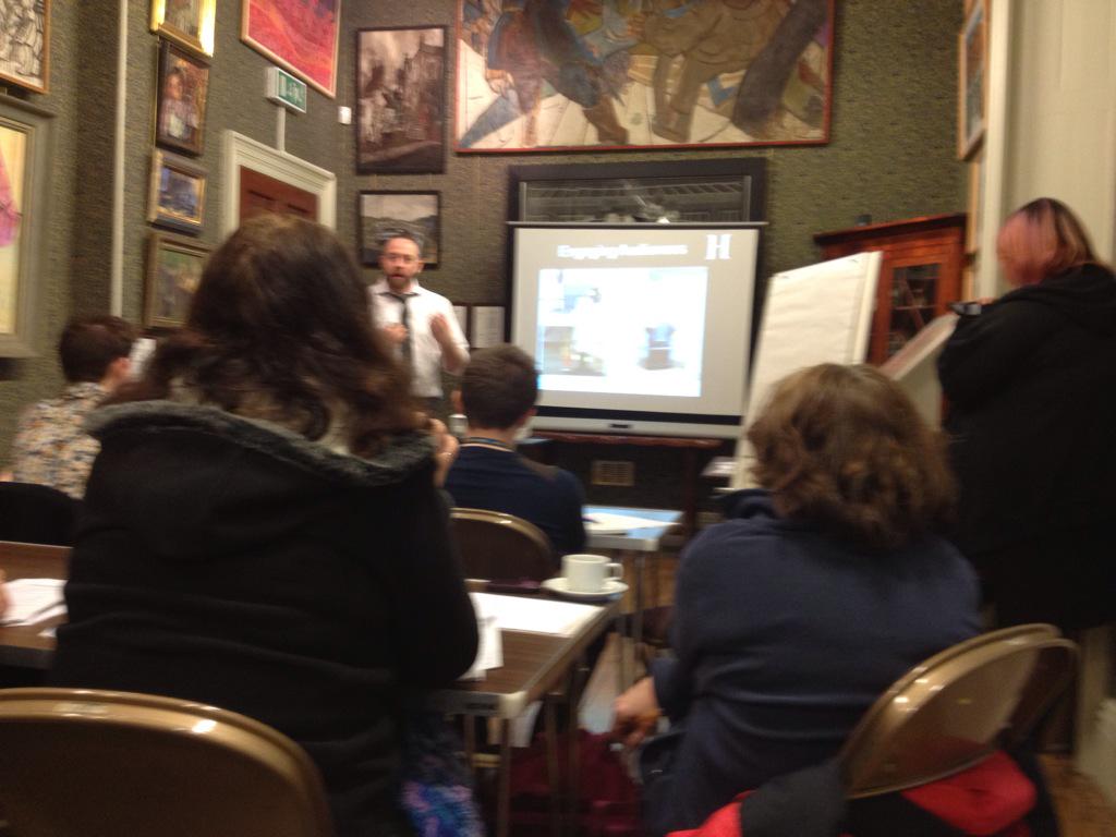 WelshMuseumsFed's tweet image. Paulo Viscardi offering advice on #usingnatsci collections