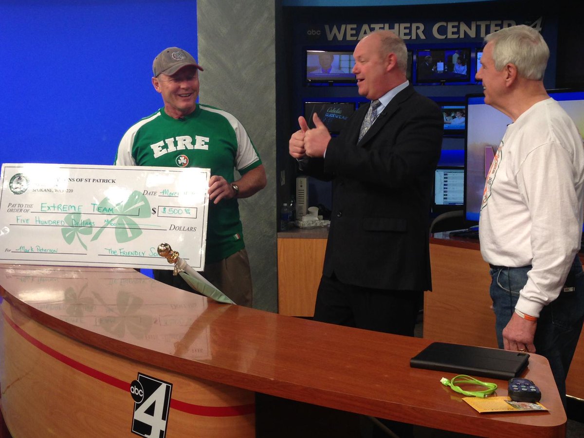 DerekKXLY's tweet image. Thumbs up! The #FriendlySonsofStPatrick just gave @MarkPKXLY and the @ExtremeTeamKXLY $500. #kxly #StPatricksDay