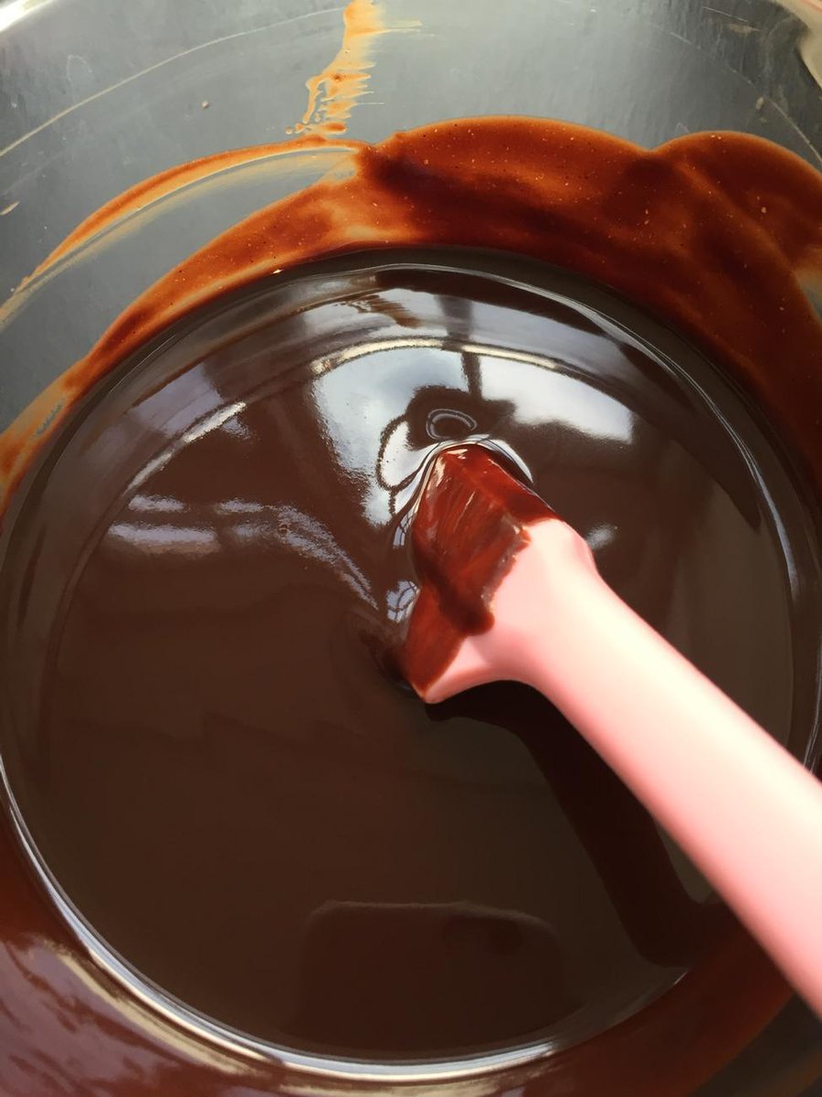 Nigella_Lawson's tweet photo. One of today's projects involves a deeply chocolate icing .... http://t.co/Nr91xItgCR