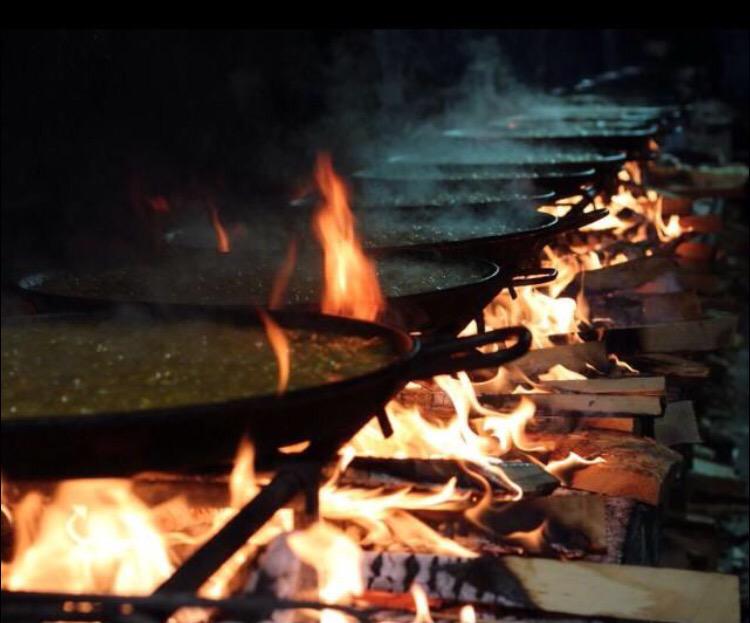 lasbairetas's tweet photo. Creemos que haciendo esto, merecemos un #PaellaEmoji si o si!! 👏👏👏 http://t.co/OIIVSelyU8
