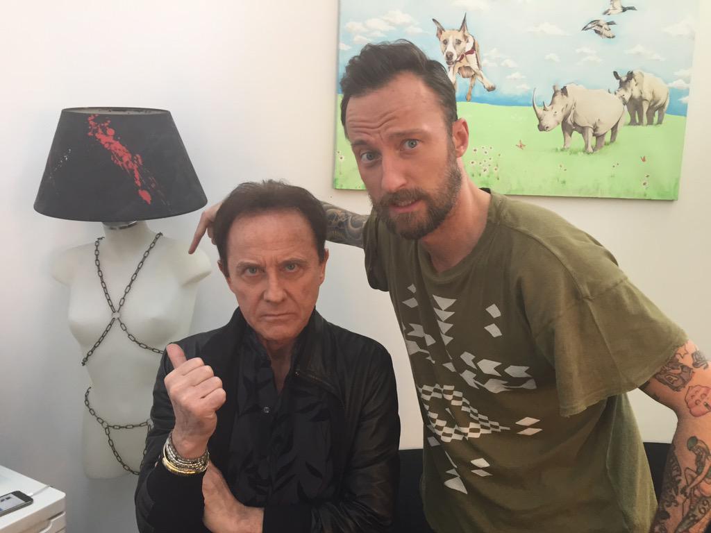 Zio Ax, Noemi e Piero. Sono qua che vi aspetto nel camerino SADO di mio padre e ho un po' di paura. 
#TeamFach #tvoi