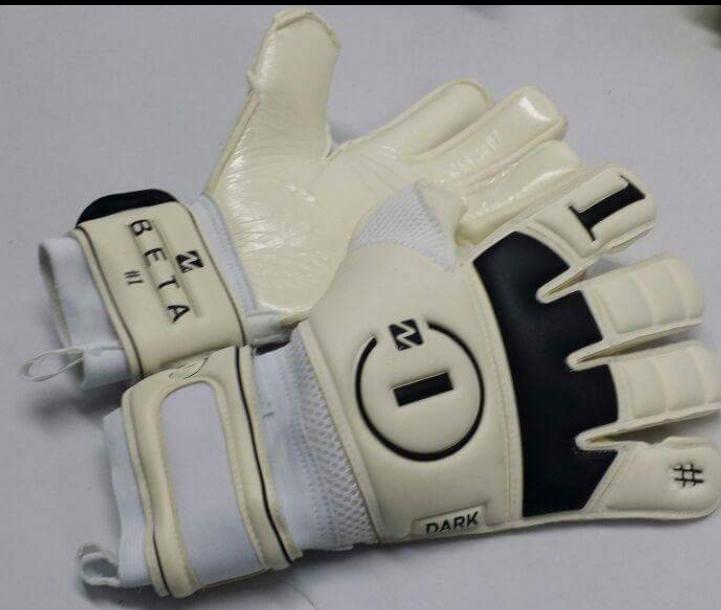 n1goalkeeper's tweet photo. N1 BETA ELITE DARK 
Guante mas alto de la marca con muy buenas prestaciones combinando el corte hibrido roll-negativo http://t.co/or5ThIQaHU