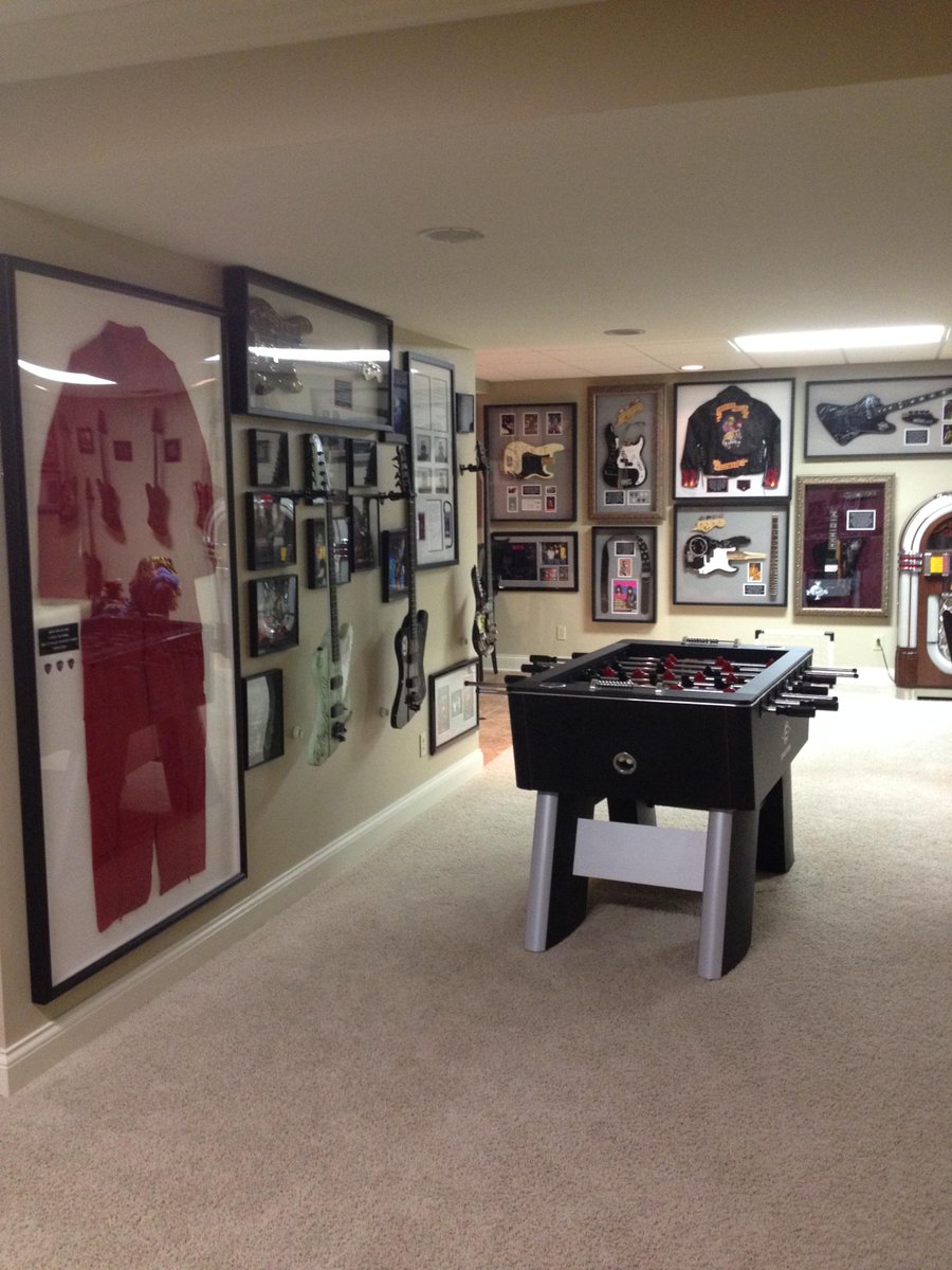 VintagSignsUSA's tweet photo. Really Cool #GameRoom and in #HomeBar! http://t.co/HoqgL5FHSz