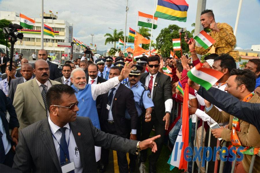 lsldigital's tweet photo. Arrival of India's Prime minister @narendramodi for #Nationalday celebrations  via @lslbeekash @PMOIndia http://t.co/59YXo06LNk