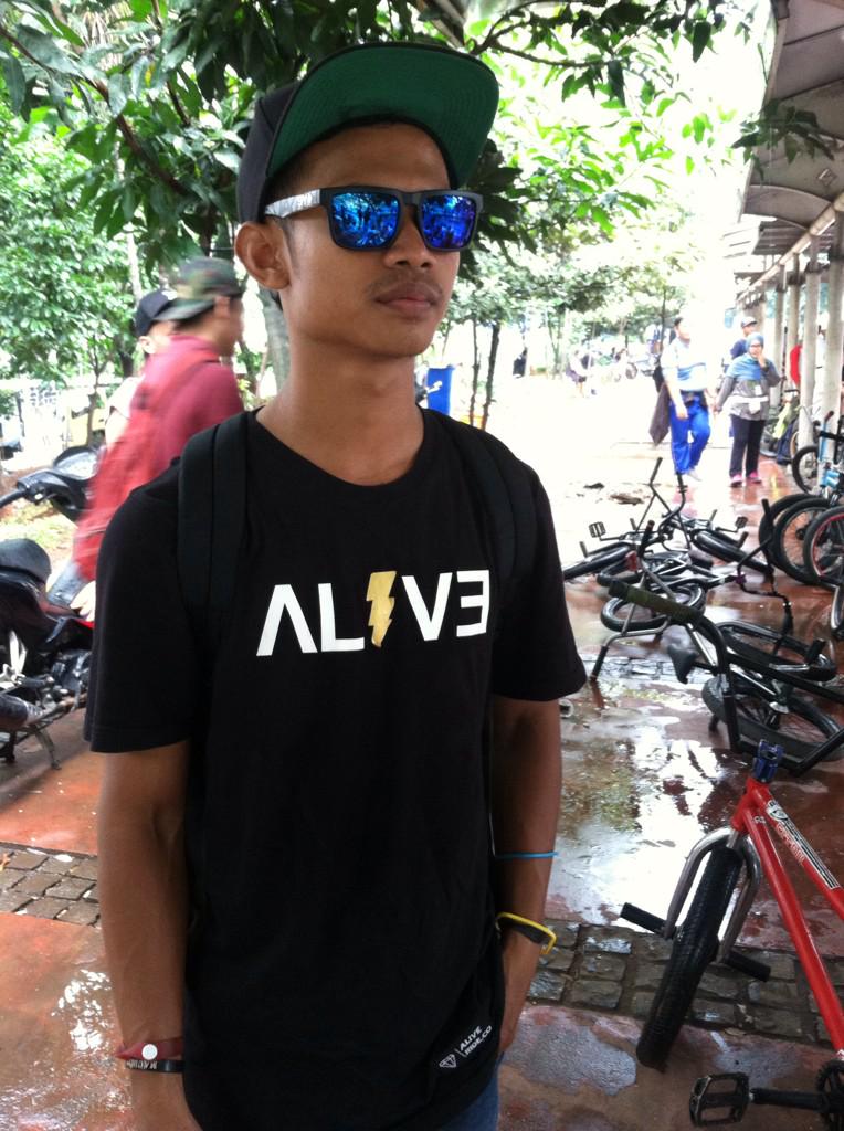 Cinta ta perlu mandang muka walaupun pas pasan tapi cinta itu pandang hati nurani nya  harta benda  belakangan