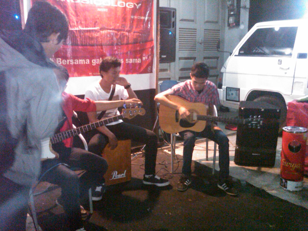 Classical Lyric "Mobile Shop Musicology" Taluk Kuantan stage 2. cekidot ....