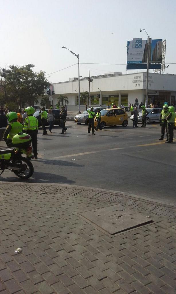 TransitoBaq's tweet image. Habilitada solamente la Calle 72 #MovilidadBquilla