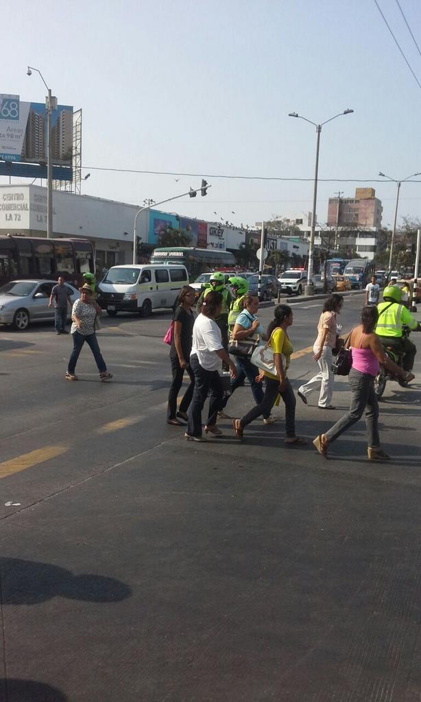 TransitoBaq's tweet image. Habilitada solamente la Calle 72 #MovilidadBquilla