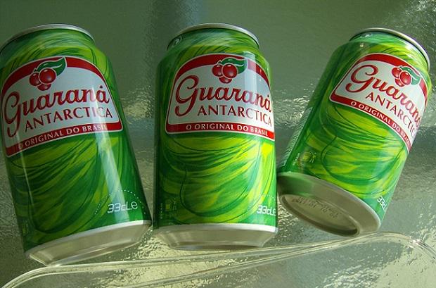SEMANAeconomica's tweet photo. #GuaranáAntártica: la primera (pero no la única) gaseosa que #LCGroup traerá al Perú -> http://t.co/yvP8KD9dtd http://t.co/hshGDwZt18